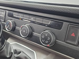 Wyposażenie specjalne wnętrza, ujęcie 2 — Volkswagen TRANSPORTER 2.0 TDI T6.1 BULLI LED NAP ! z 2021 roku