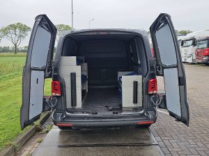 Przestrzeń ładunkowa — Volkswagen TRANSPORTER 2.0 TDI T6.1 BULLI LED NAP ! z 2021 roku