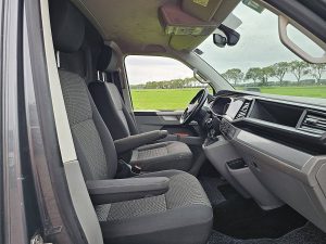 Wnętrze kabiny — Volkswagen TRANSPORTER 2.0 TDI T6.1 BULLI LED NAP ! z 2021 roku