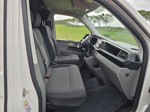 Wnętrze kabiny — Volkswagen TRANSPORTER 2.0 TDI T6.1 L2 Trekhaak ! z 2021 roku