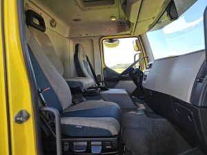 Wnętrze kabiny — Volvo FE 220.18 z 2018 roku