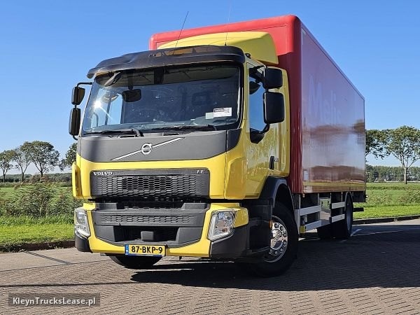 Volvo FE 220.18 z 2018 roku, kontener z zagranicy — przód pojazdu