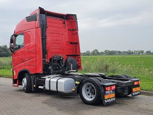 Strona kierowcy z tyłu — Volvo FH 460 z 2021 roku