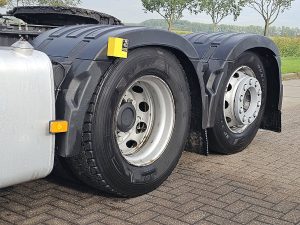 Opony z dobrym bieżnikiem — Volvo FH 500 6x2 Single Boogie z 2021 roku