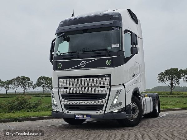 Volvo FH 500 globetrotter XL z 2023 roku, ciągnik siodłowy z zagranicy — przód pojazdu