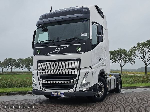 Volvo FH 500 globetrotter XL z 2023 roku, ciągnik siodłowy z zagranicy — przód pojazdu