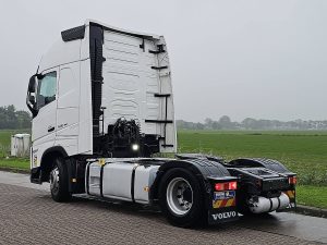 Strona kierowcy z tyłu — Volvo FH 500 globetrotter XL z 2023 roku
