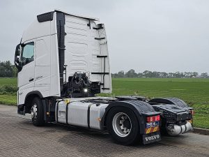 Strona kierowcy z tyłu — Volvo FH 500 globetrotter XL z 2023 roku