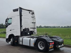 Strona kierowcy z tyłu — Volvo FH 500 globetrotter XL z 2023 roku