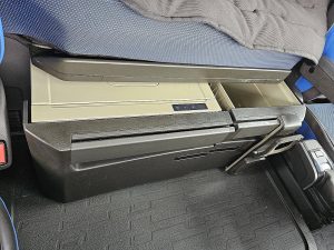 Wyposażenie specjalne wnętrza — Volvo FH 500 globetrotter XL z 2023 roku