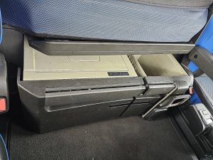 Wyposażenie specjalne wnętrza — Volvo FH 500 globetrotter XL z 2023 roku