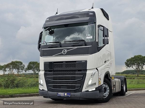 Volvo FH 500 XL z 2022 roku, ciągnik siodłowy z zagranicy — przód pojazdu