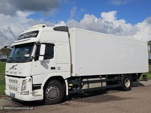 Strona kierowcy z przodu — Volvo FM 410 z 2015 roku