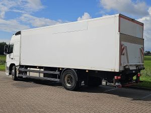 Strona kierowcy z tyłu — Volvo FM 410 z 2015 roku