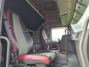 Wnętrze kabiny — Volvo FM 410 z 2015 roku