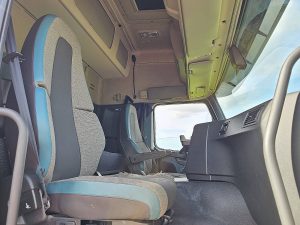 Wnętrze kabiny — Volvo FM 450 450 Skirts Airco z 2019 roku