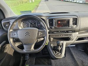 Deska rozdzielcza i stanowisko kierowcy — Citroën JUMPY 2.0 L3 XL Dubbele Cabine z 2019 roku