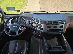 Deska rozdzielcza i stanowisko kierowcy — DAF CF 450 428tkm z 2021 roku
