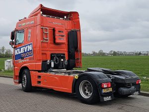 Strona kierowcy z tyłu — DAF XF 460 SPACECAB ALCOA'S z 2016 roku