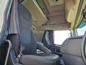 Wnętrze kabiny — DAF XF 480 z 2018 roku