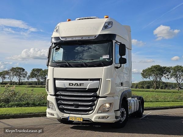 DAF XF 480 z 2018 roku, ciągnik siodłowy z zagranicy — przód pojazdu