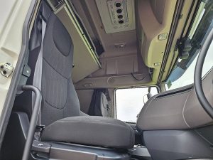 Wnętrze kabiny — DAF XF 480 z 2021 roku