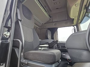 Wnętrze kabiny — DAF XF 510 SSC 6x2 z 2016 roku