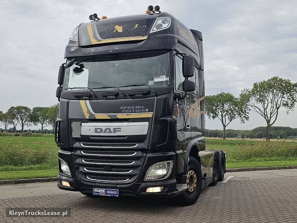 DAF XF 510 SSC 6x2 z 2016 roku, ciągnik siodłowy z zagranicy — przód pojazdu