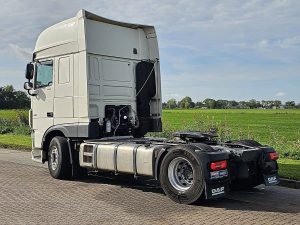 Strona kierowcy z tyłu — DAF XF 530 z 2019 roku