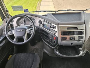 Deska rozdzielcza i stanowisko kierowcy — DAF XF 530 z 2019 roku