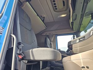 Wnętrze kabiny — DAF XG 480 323tkm z 2023 roku
