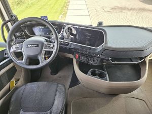 Deska rozdzielcza i stanowisko kierowcy — DAF XG 480 ZF-intarder z 2022 roku