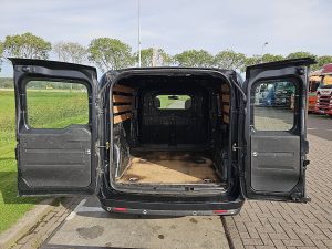 Przestrzeń ładunkowa — Fiat DOBLO 1.3 ac EURO6 z 2020 roku