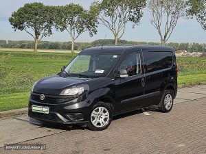 Strona kierowcy z przodu — Fiat DOBLO 1.3 ac EURO6 z 2020 roku