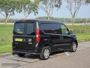 Strona pasażera z tyłu — Fiat DOBLO 1.3 ac EURO6 z 2020 roku