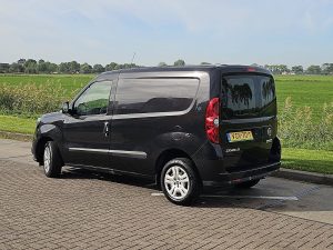 Strona kierowcy z tyłu — Fiat DOBLO 1.3 ac EURO6 z 2020 roku