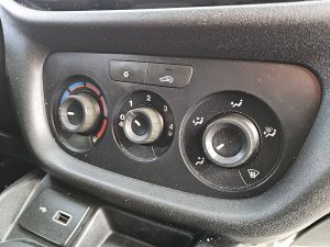 Wyposażenie specjalne wnętrza — Fiat DOBLO 1.3 ac EURO6 z 2020 roku