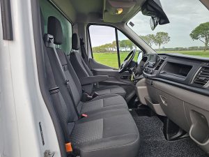Wnętrze kabiny — Ford TRANSIT 2.0 Bakwagen Laadklep! z 2023 roku