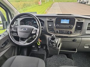 Deska rozdzielcza i stanowisko kierowcy — Ford TRANSIT 2.0 Bakwagen Laadklep! z 2023 roku