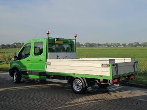 Strona kierowcy z tyłu — Ford TRANSIT 2.0 TDCI 130 DC L4 AMB. z 2018 roku