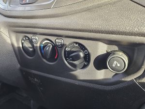 Wyposażenie specjalne wnętrza — Ford TRANSIT 2.0 TDCI 130 DC L4 AMB. z 2018 roku