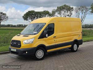 Strona kierowcy z przodu — Ford TRANSIT z 2015 roku