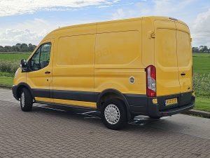 Strona kierowcy z tyłu — Ford TRANSIT z 2015 roku