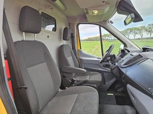 Wnętrze kabiny — Ford TRANSIT z 2015 roku