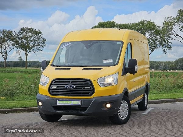Ford TRANSIT z 2015 roku, blaszak z zagranicy — przód pojazdu