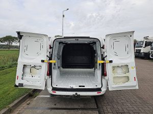 Przestrzeń ładunkowa — Ford TRANSIT CUSTOM 2.0 z 2020 roku