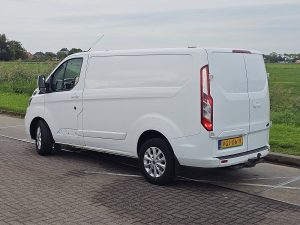 Strona kierowcy z tyłu — Ford TRANSIT CUSTOM 2.0 z 2020 roku