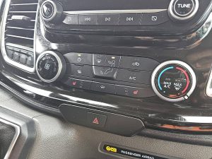 Wyposażenie specjalne wnętrza — Ford TRANSIT CUSTOM 2.0 z 2020 roku