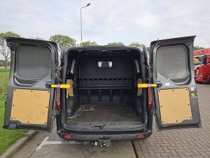 Przestrzeń ładunkowa — Ford TRANSIT CUSTOM 2.0 L1H1 SPORT Dub.CAb! z 2021 roku