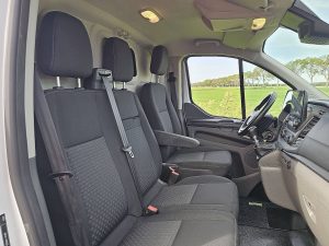 Wnętrze kabiny — Ford TRANSIT CUSTOM 2.0 L2H1 Navi Trekhaak z 2022 roku